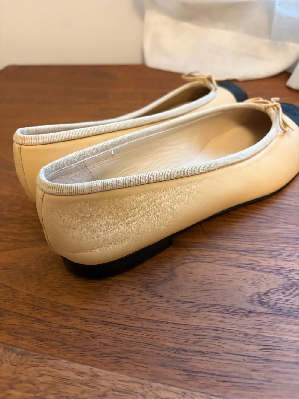 CHANEL Beige and Black Lambskin Ballet Flats size 39 - Picture 6 of 8